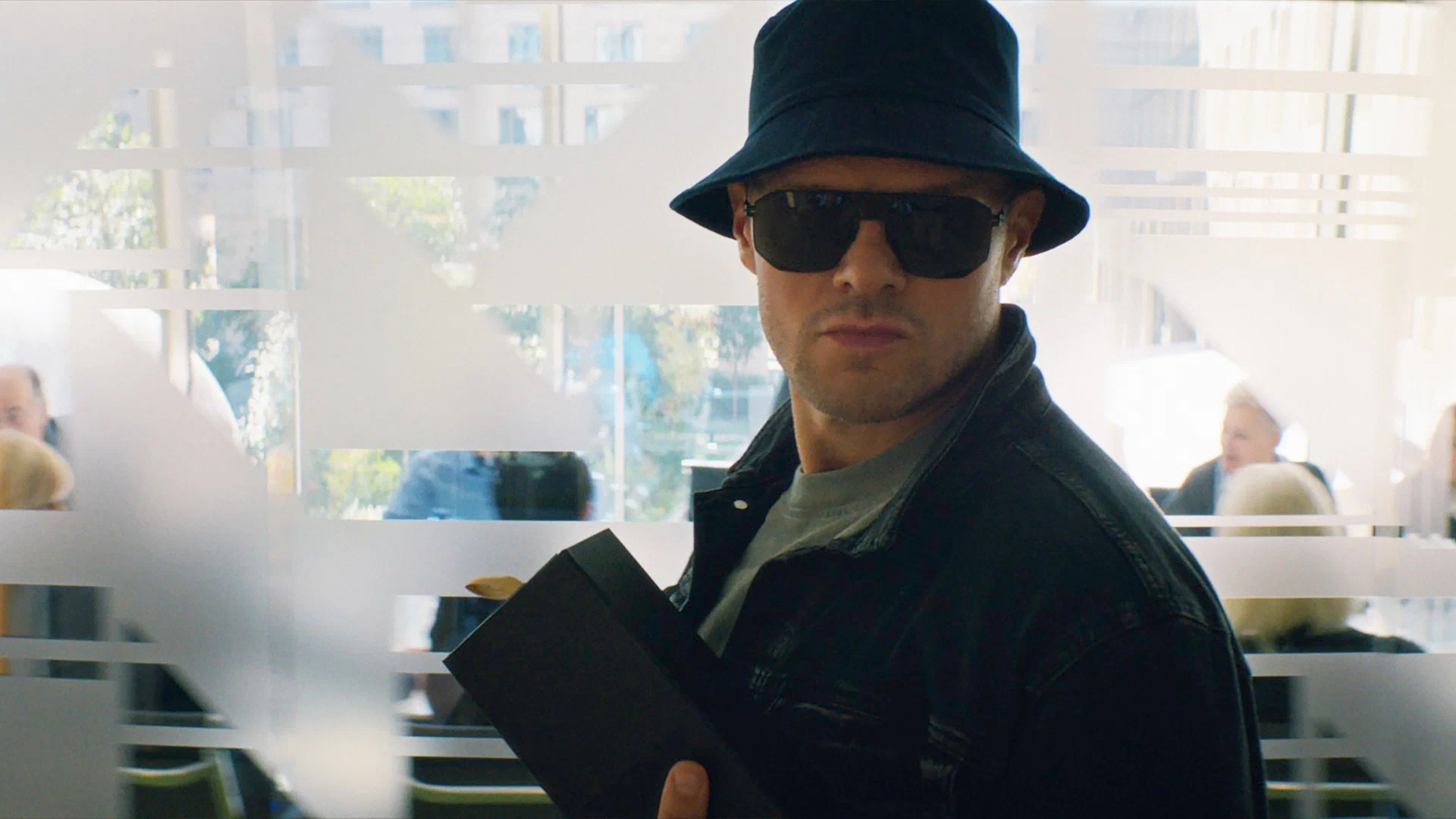 Любви не бывает? (2024) - фото №8