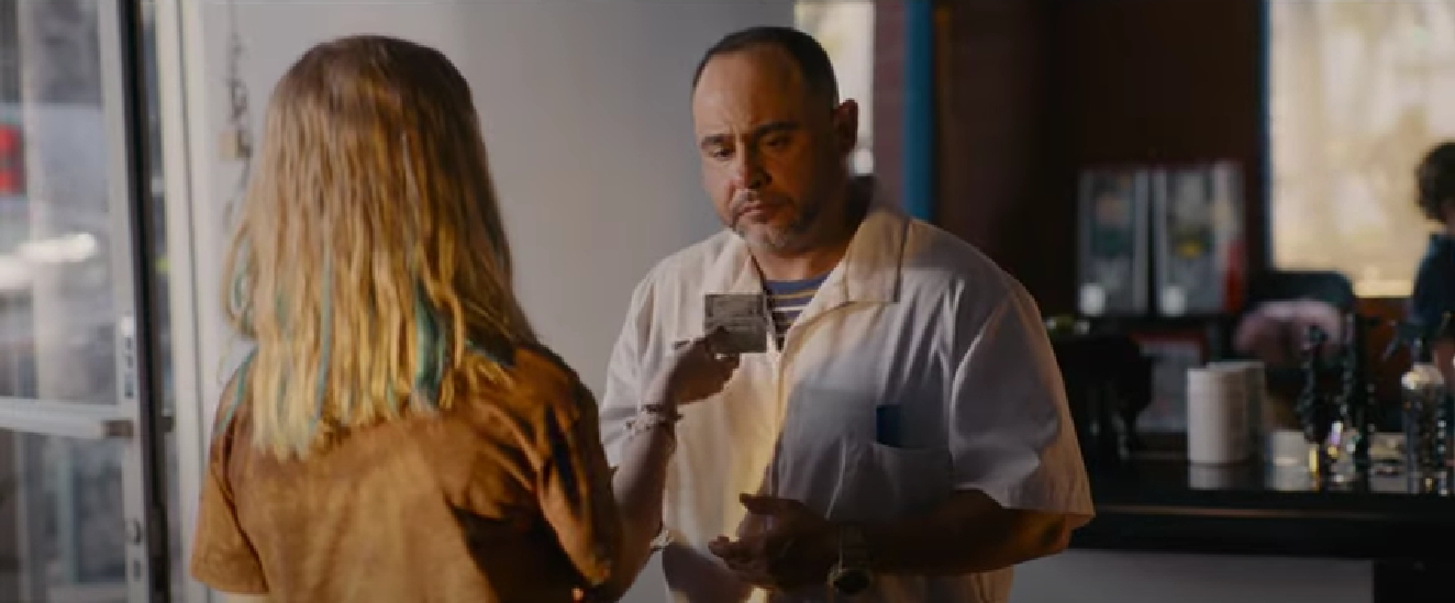 Подарок (2024) - фото №8