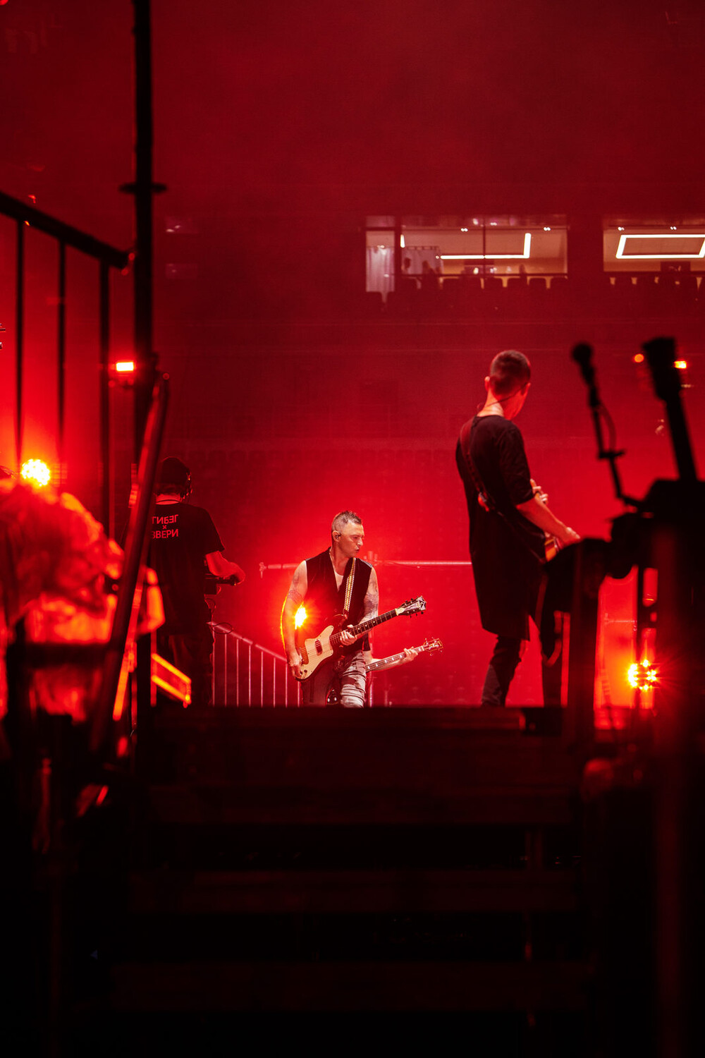 Всё, что тебя касается (2025) - фото №8