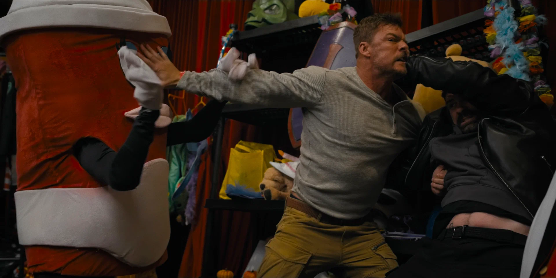 Убойная суббота (2025) - фото №15