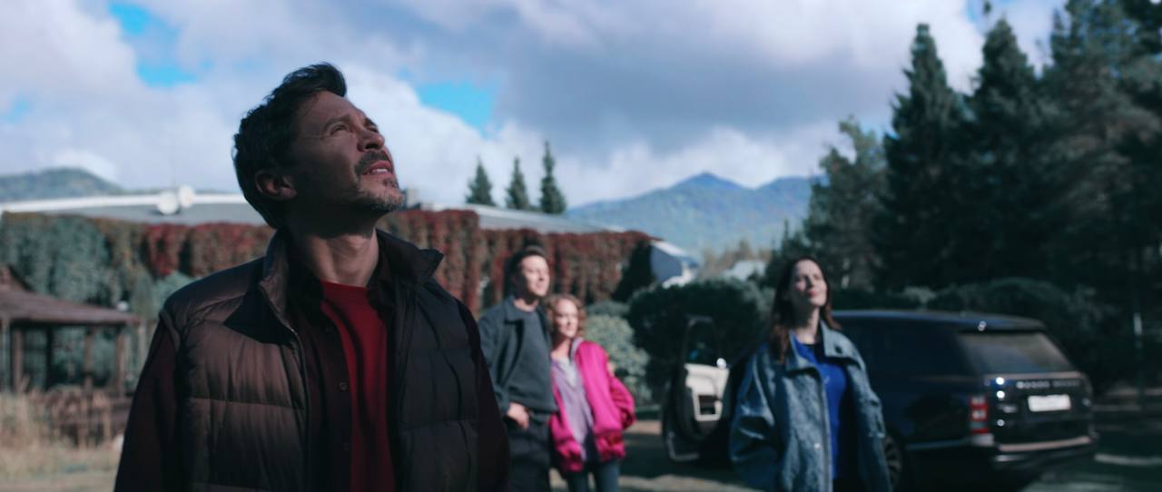 Кто-то должен умереть (2025) - фото №7