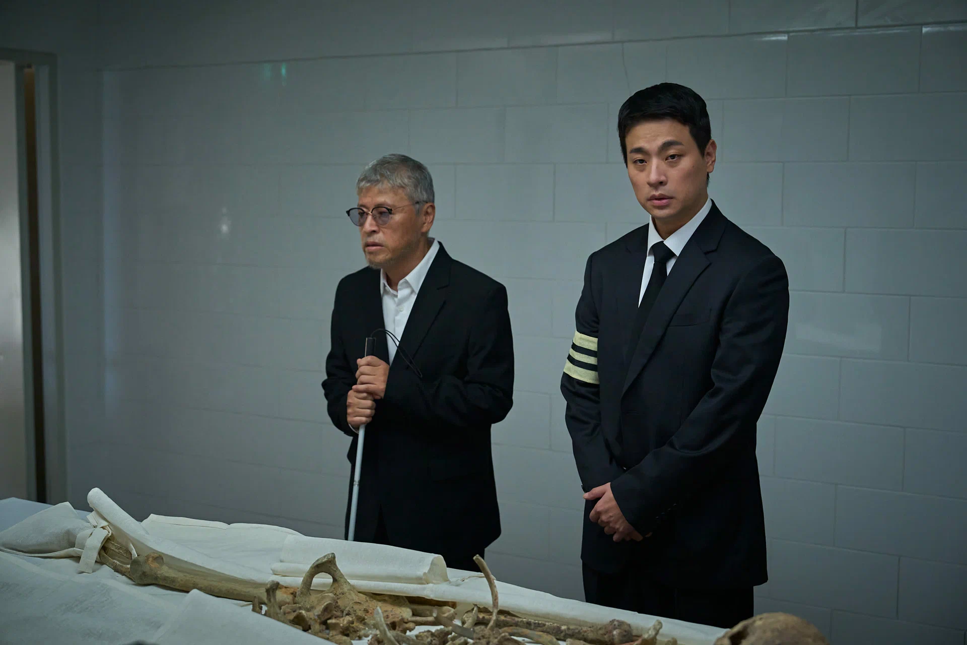 Без лица (2025) - фото №10