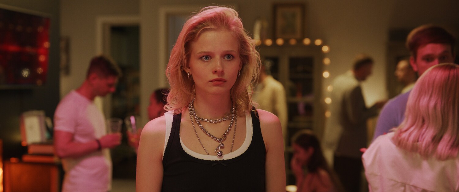 Счастлив, когда ты нет (2025) - фото №2 Счастлив, когда ты нет (2025) - фото №2