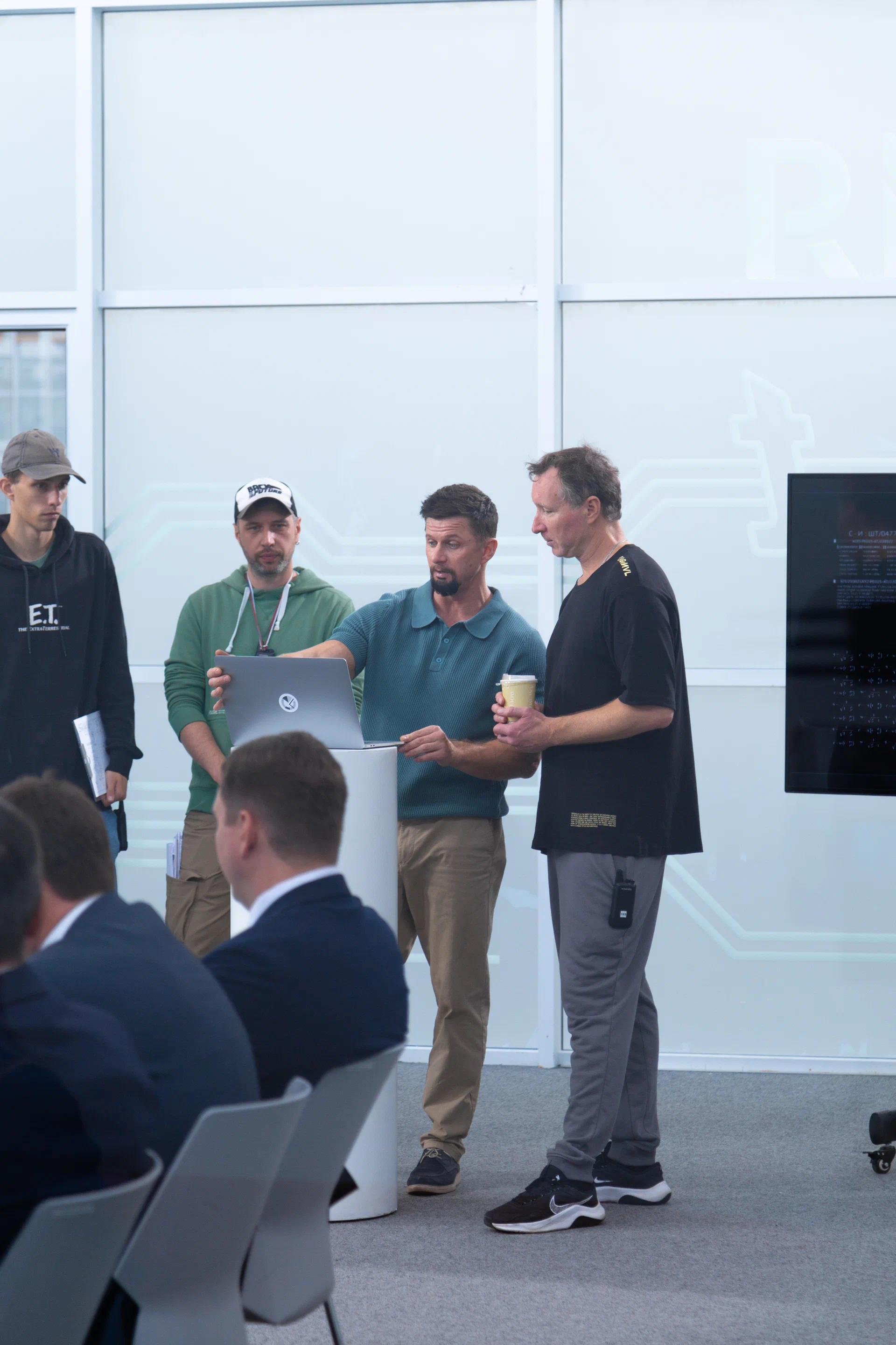 Дополнительное время (2026) - фото №9