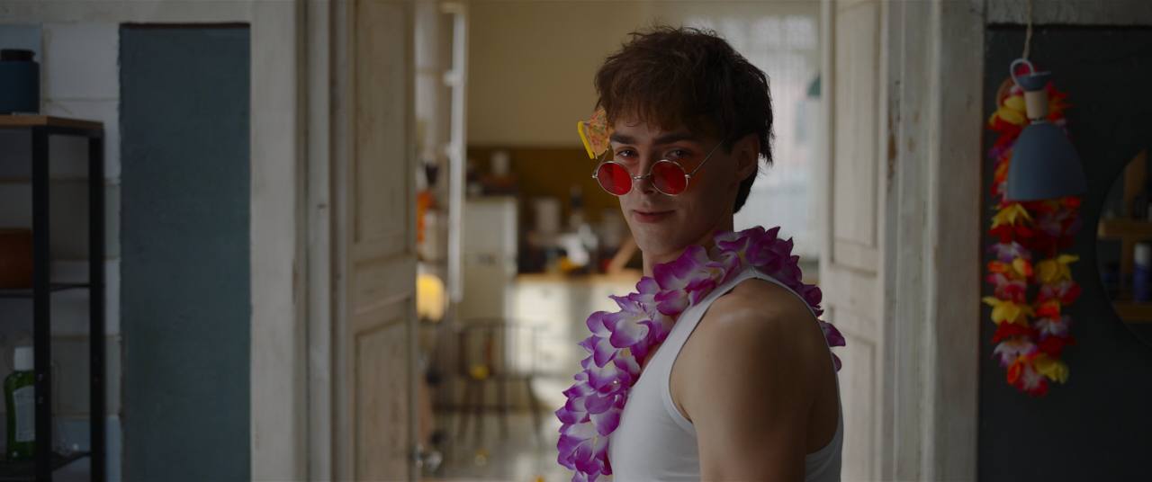 Сводишь с ума (2025) - фото №7