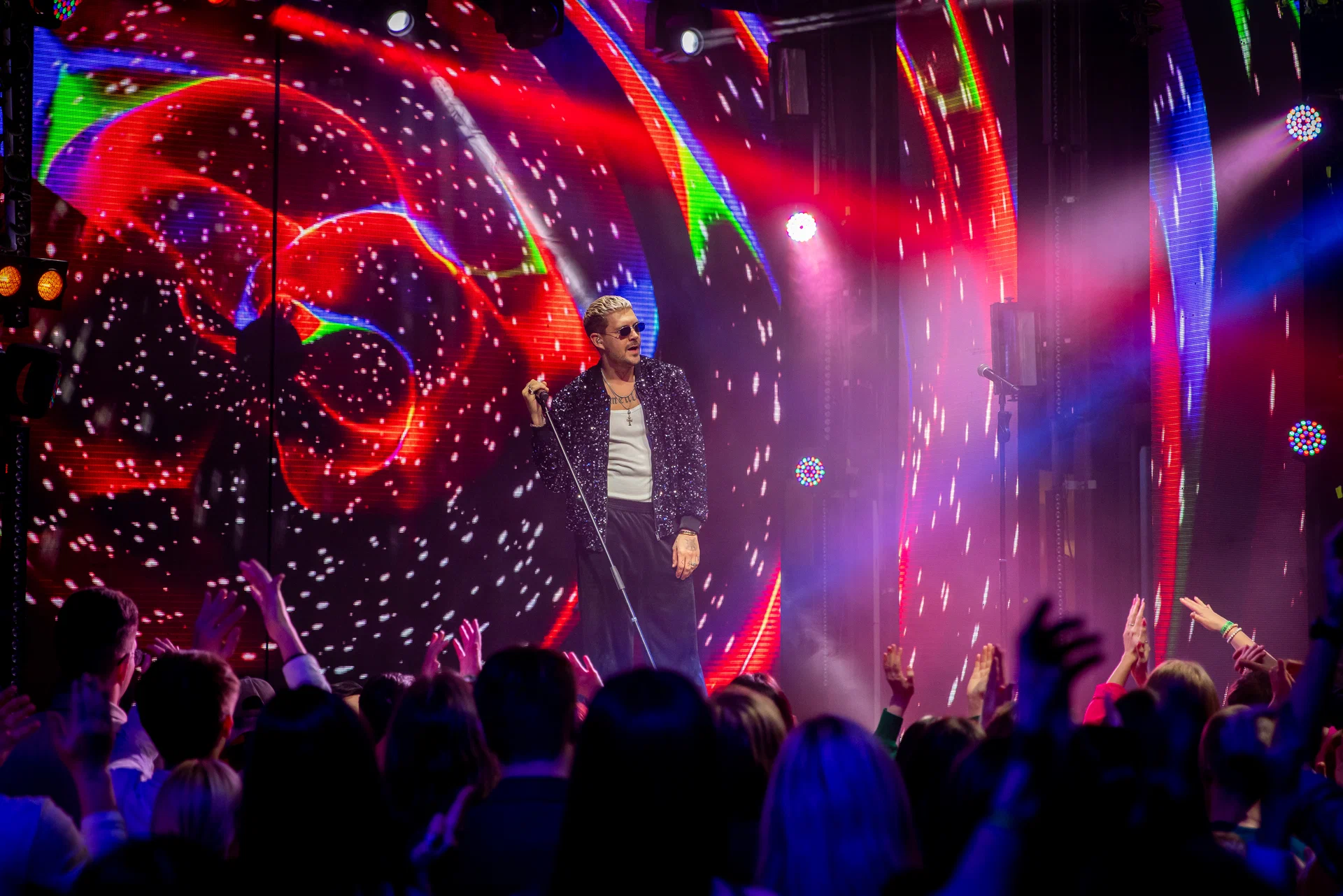 Дайте шоу (сериал) (2024) - фото №9