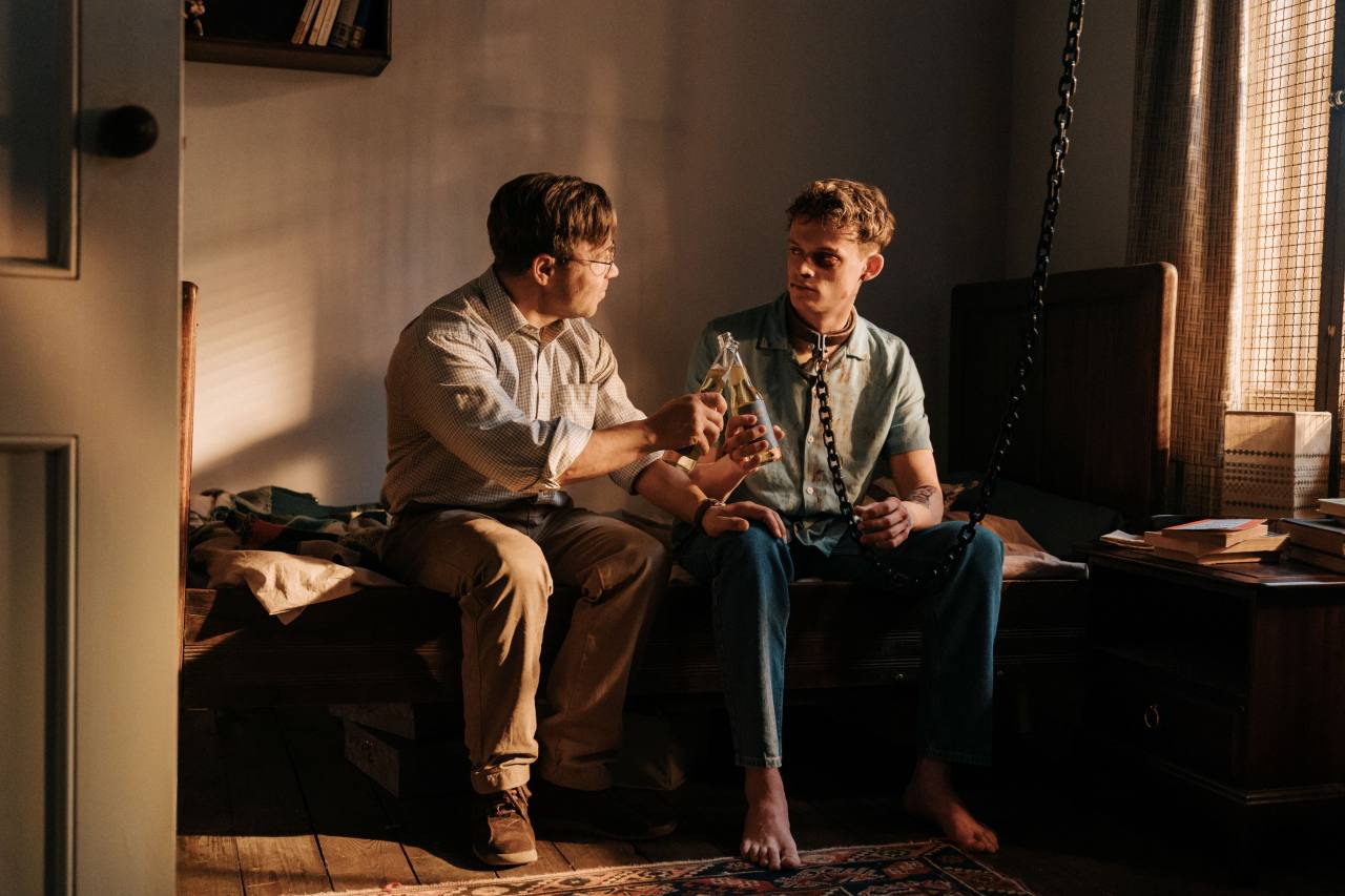 На цепи (2025) - фото №2 На цепи (2025) - фото №2