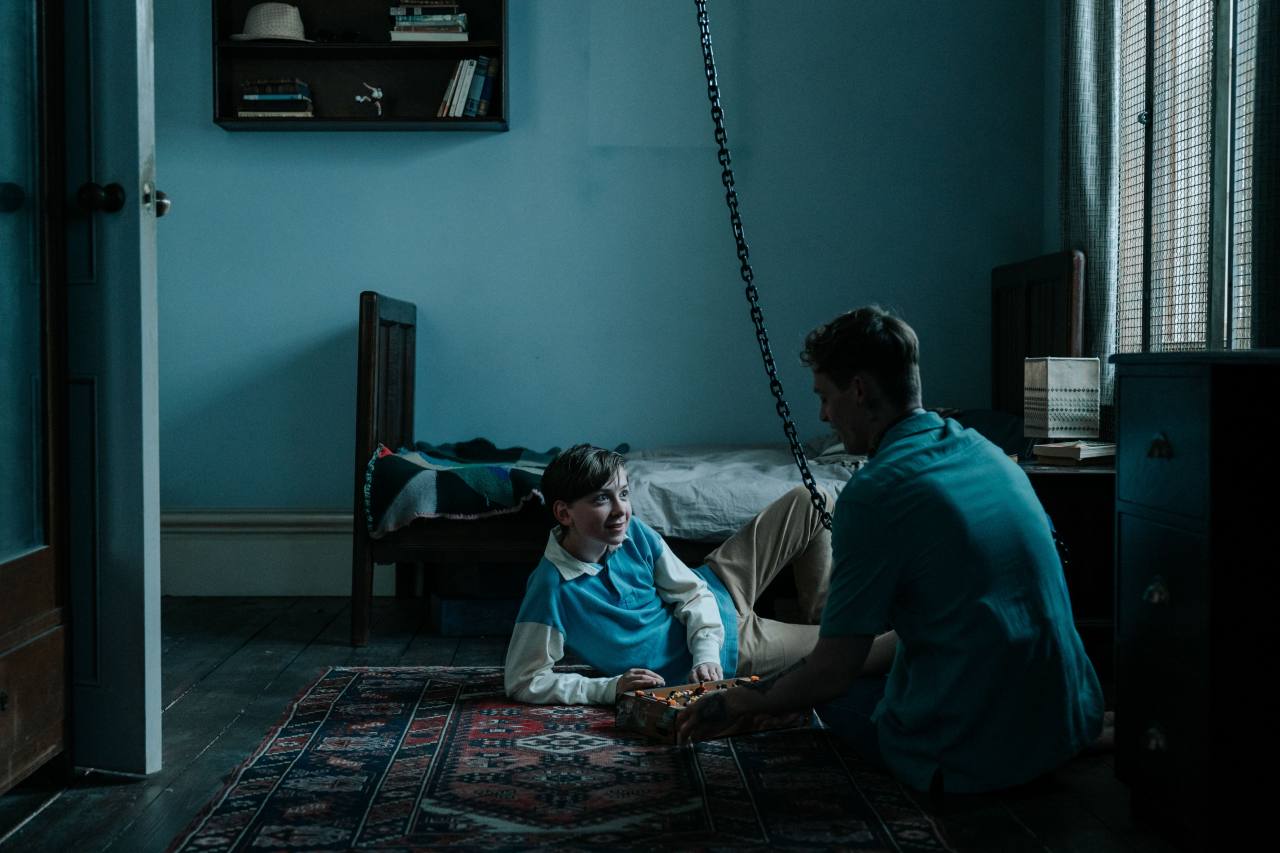 На цепи (2025) - фото №1 На цепи (2025) - фото №1