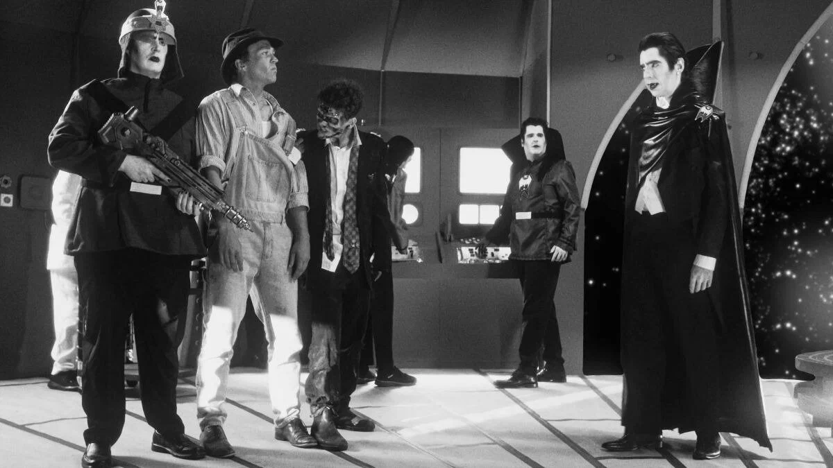 Вампиры-зомби… из космоса! (2024) - фото №2