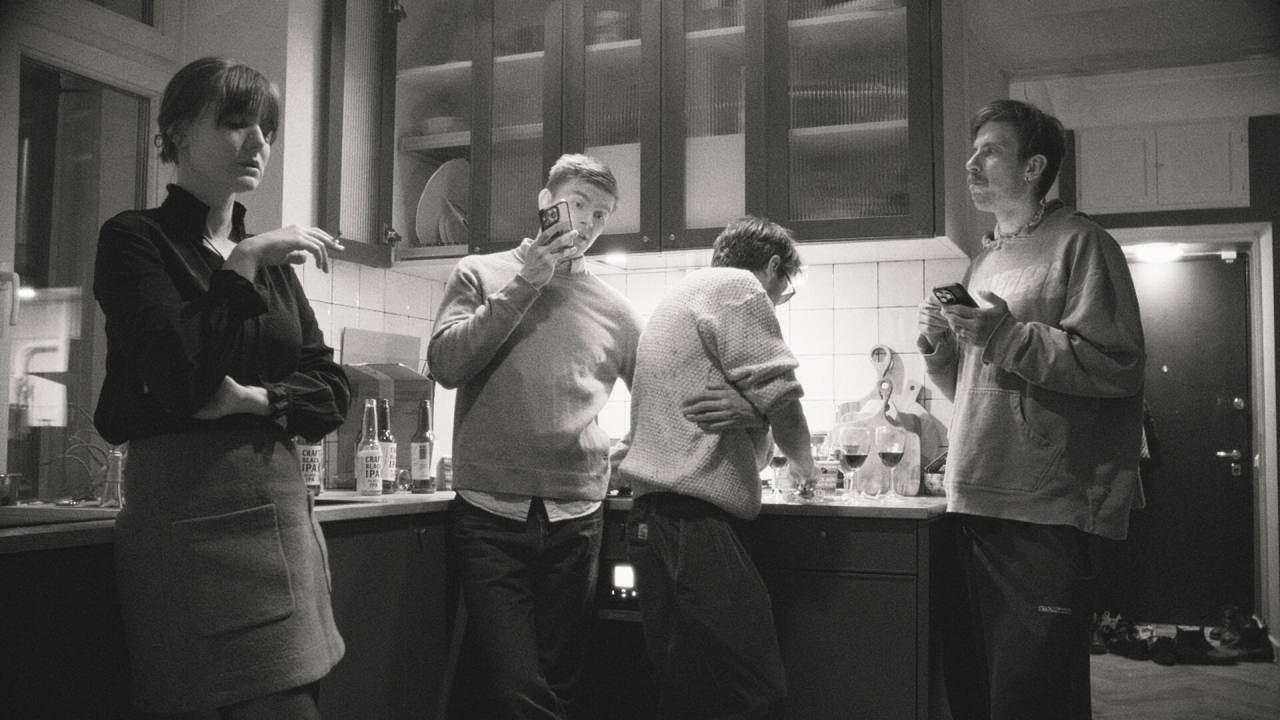 Картины дружеских связей (2025) - фото №8