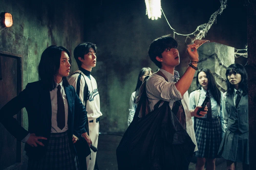 Два, три, призрак, приди! (2025) - фото №16