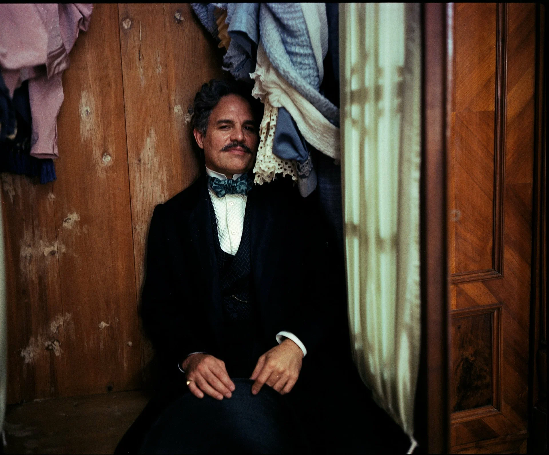 Бедные-несчастные (2023) - фото №1