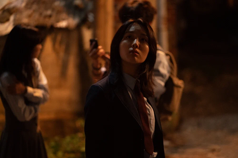 Два, три, призрак, приди! (2025) - фото №1