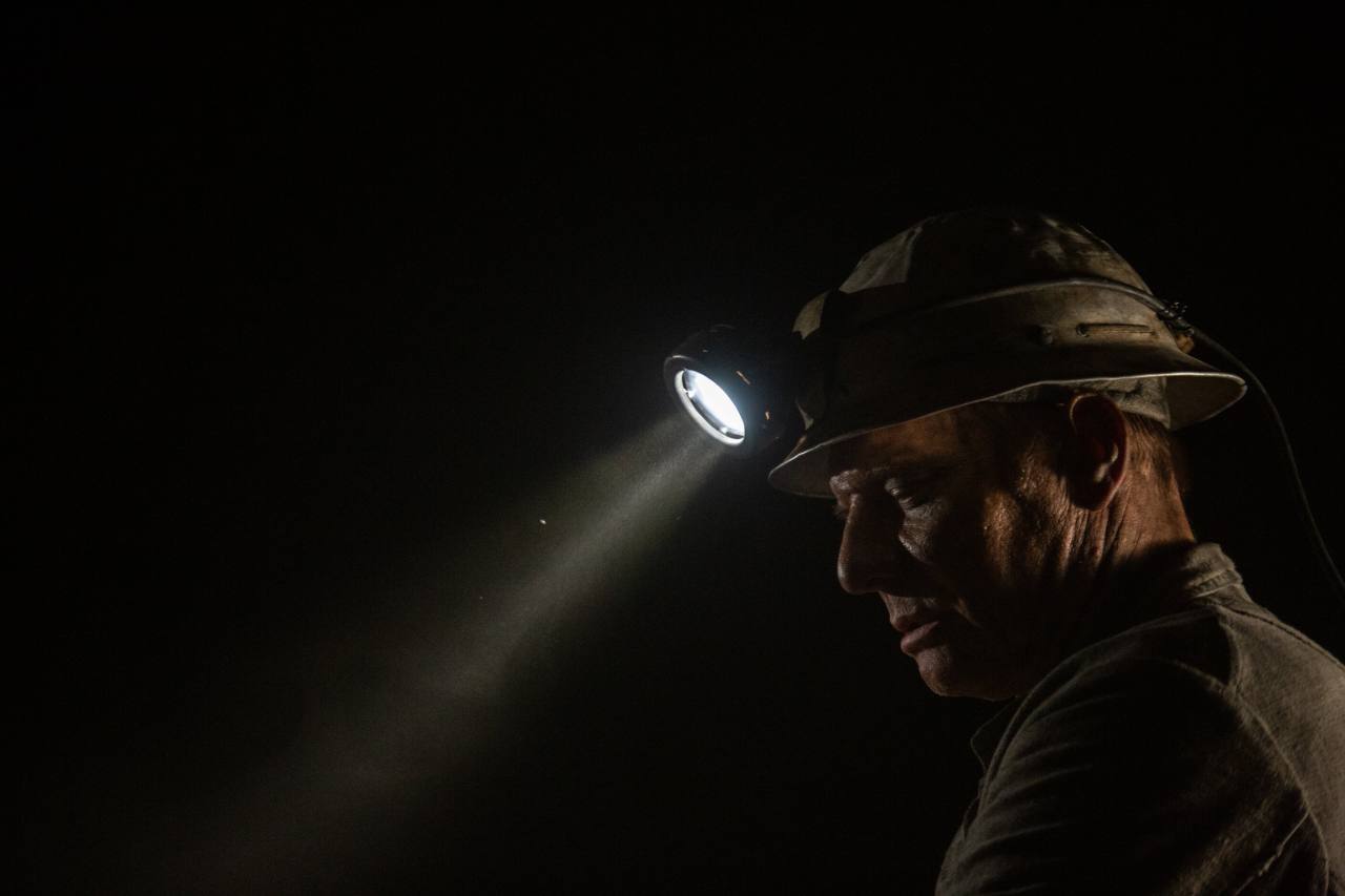 Спуск в бездну (2023) - фото №1