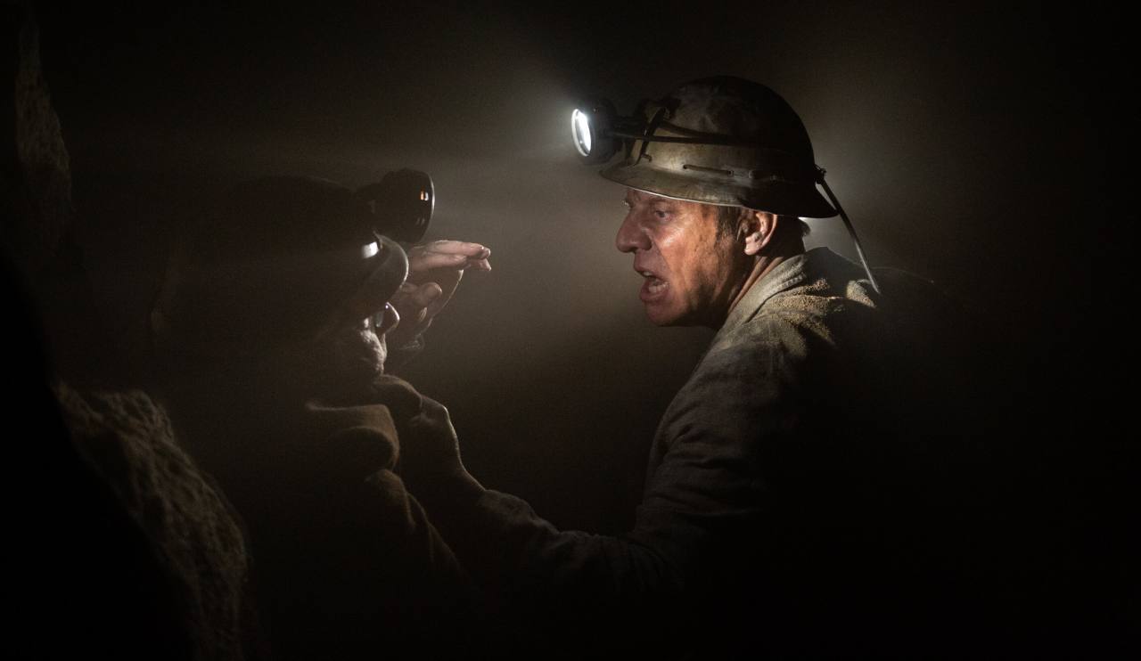 Спуск в бездну (2023) - фото №4