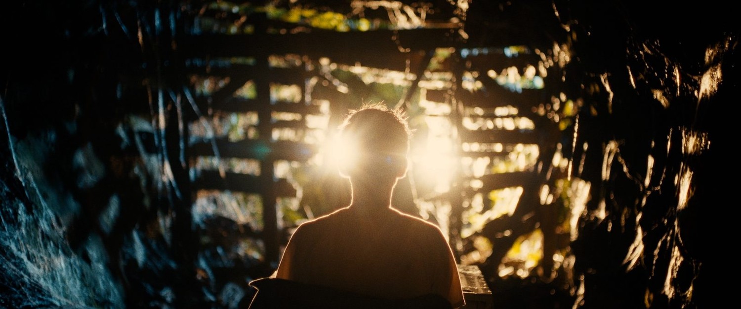 В плену стихии (2024) - фото №8