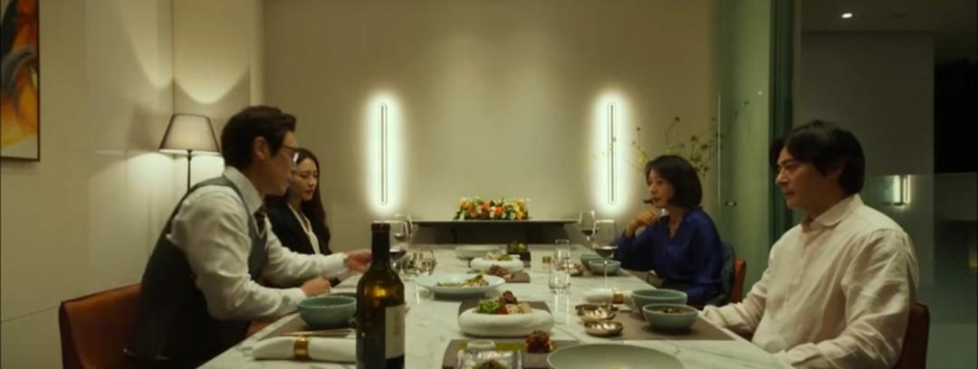 Нормальная семья (2023) - фото №8