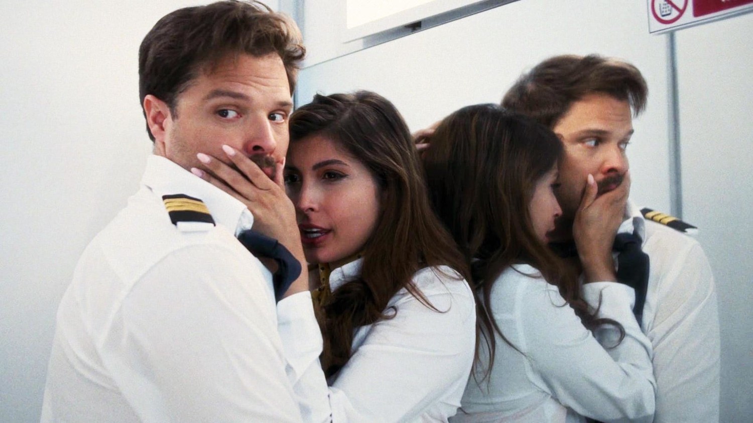 Зубастики. Опасный рейс (2024) - фото №8