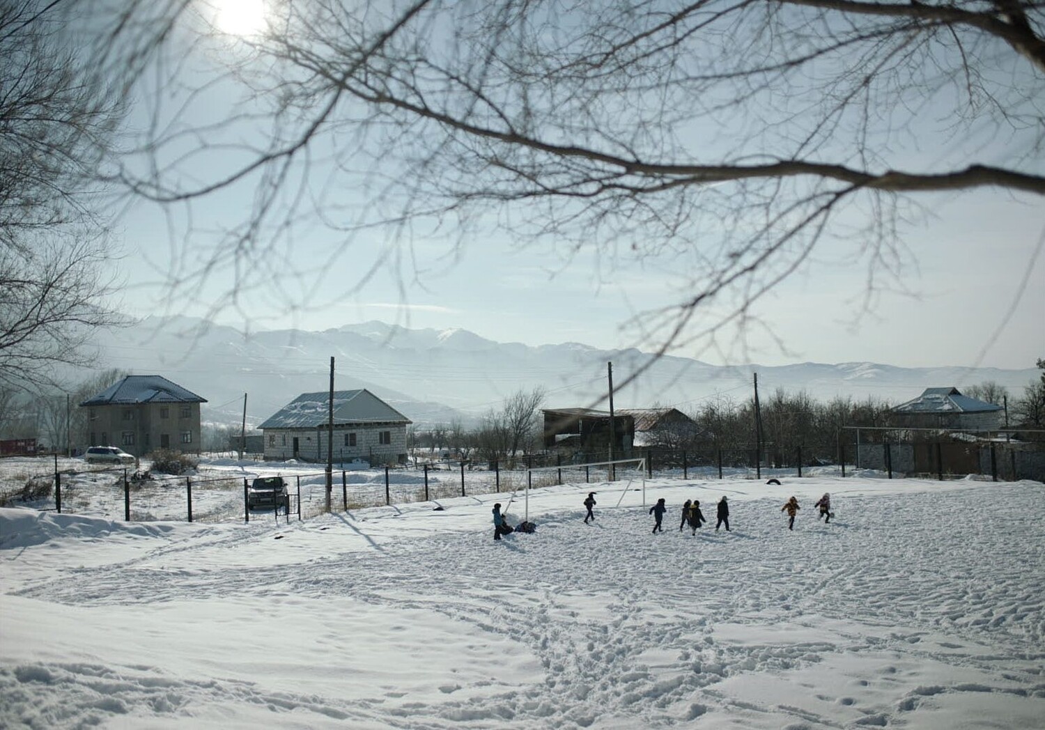 Папа умер в субботу (2025) - фото №8